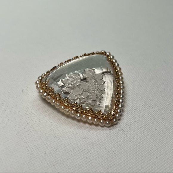 Vintage Gold Tone Reuleaux Shape Clear Crystal Reverse Etched White Rose Brooch - Picture 2 of 5